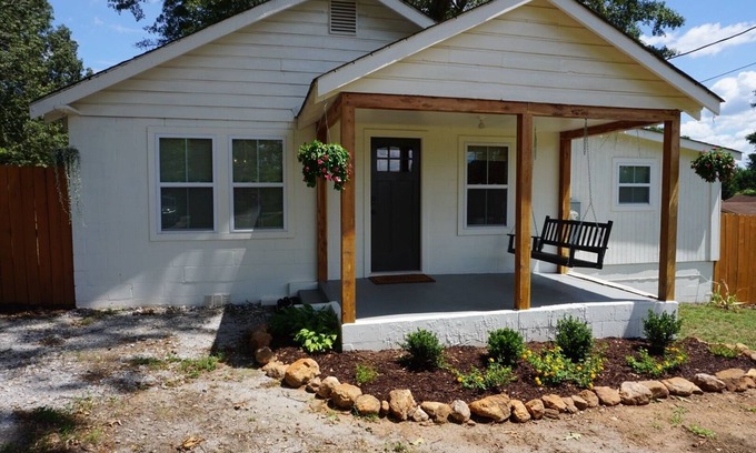 Conestee Casa | Cozy Greenville Cottage. Close to downtown! Pet friendly!