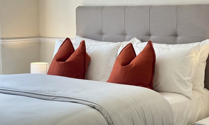 Heaton Apartamento | Cozy Ground Flat - Free Parking.