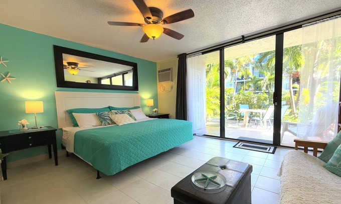 Williams Town Condominio | Cozy Ground Floor Apartment in Coral Beach Condominium