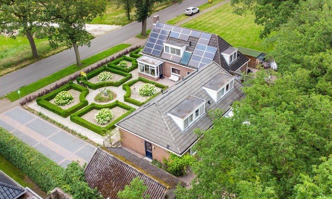 Exloo Casa | Cozy group home with six bathrooms