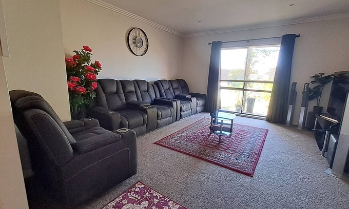 Mildura Casa | Cozy Holiday House 5 minute drive to City Centre