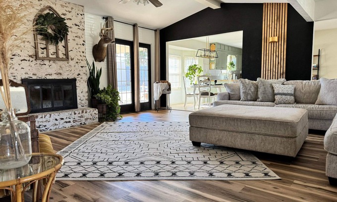 Ponca City Casa | Cozy Home 1 Mile From Food/Shopping, Close to Kaw and Ponca Lake