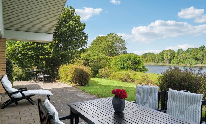 Niva Casa | Preciosa casa en Nivå con vistas al mar