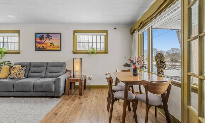 Niagara Falls Casa | Cozy Home Short Walk to Falls | Nintendo | FirePit