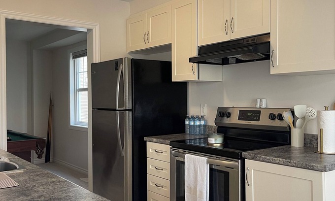 Ottawa Division Casa | Cozy home with pool table in ottawa