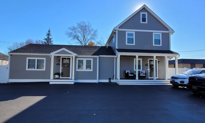 Danvers Casa | Cozy house, close to downtown Danvers