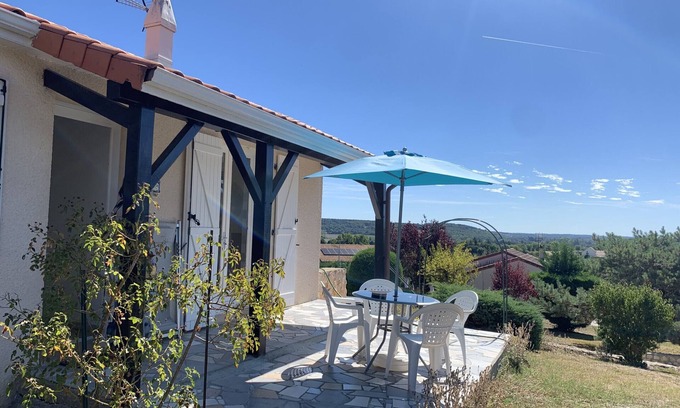 La Roche-Posay Casa | Casa acogedora con jardín y WIFI, cerca de los Termales del Connétable