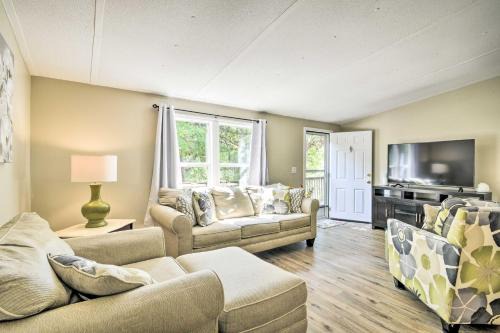 Olivia Casa | Cozy House with Huge Yard about 16 Mi to Fort Bragg