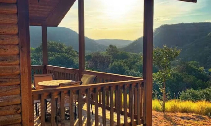 Medina Cabina | Cozy King Cabin #20: Tx Hill Country Resort /w Pool