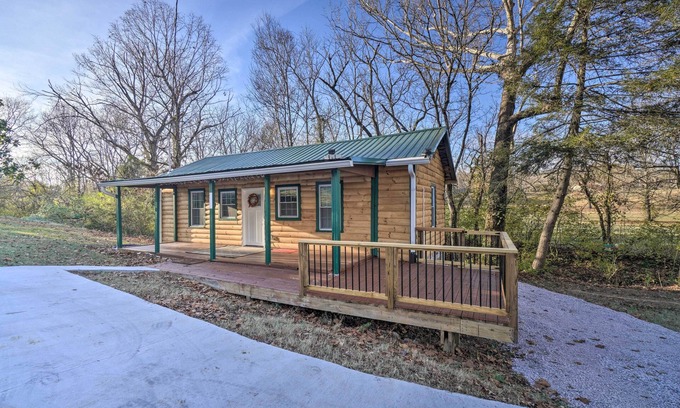 Knoxville Cabina | Cozy Knoxville Getaway ~ 8 Mi to Downtown!