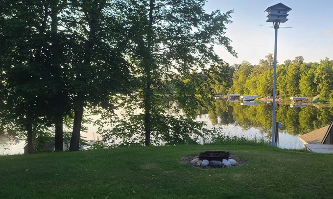 Audubon Cabina | Cozy Lake Cabin W/ Private Beach! No cleaning fee!