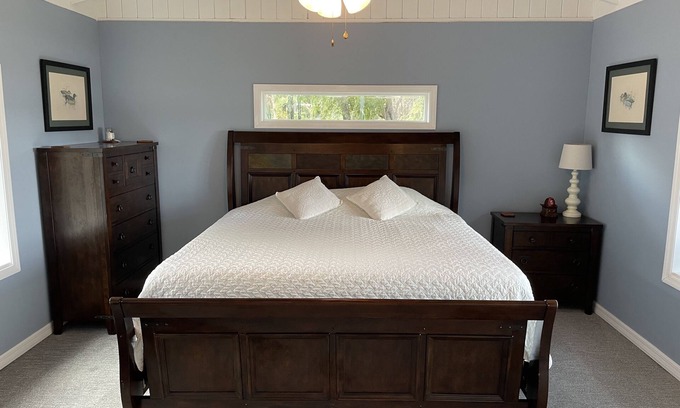 Clermont Cabaña | Cozy Lake Front Cottage
