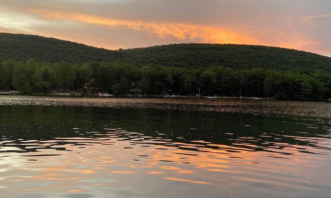 Nesquehoning Casa | Cozy Lake Hauto Family Retreat, 3 Bedroom + Loft, Close to Jim Thorpe