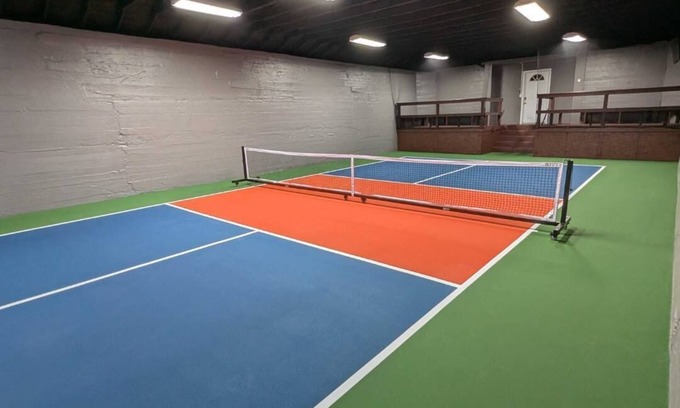 Chippewa Lake Casa | Cozy lake house w/ pickleball court