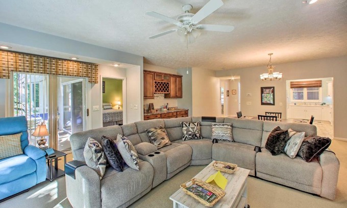 Salem Apartamento | Cozy Lake Keowee Condo with Resort Amenities!