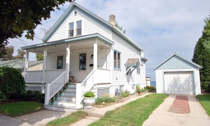 Sheboygan Casa | Directamente en el lago Michigan! Reservas de último minuto ¡Bienvenido!