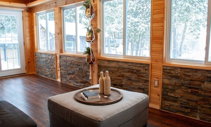 Fenelon Falls Cabaña | Cozy lakefront cottage