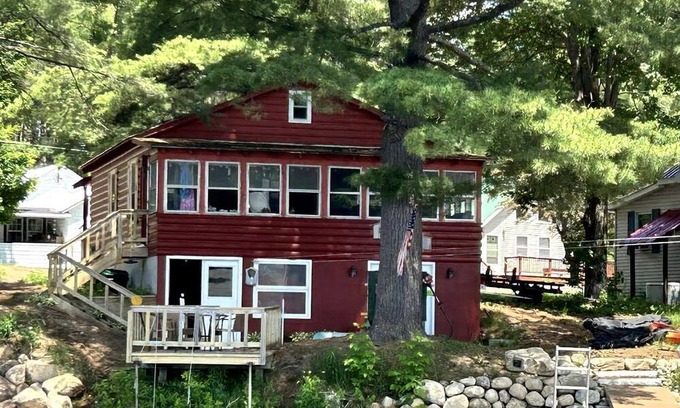 Wells Cabina | Cozy Lakefront Cabin Perfect for a Family Getaway in Wells, NY
