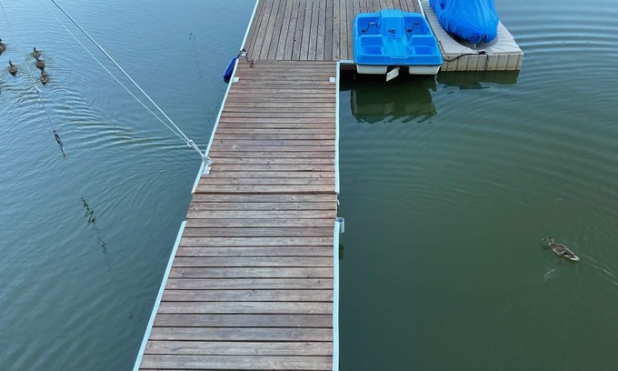 Eatonville Cabina | Cozy Lakefront Cabin (Pet-Friendly)