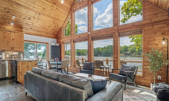 Jones Mills Cabina | Cozy Lakeside Cabin + Swim Dock + Kayak + Canoe
