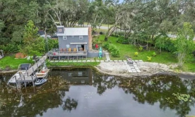 Silver Springs Casa | cozy lakeside retreat