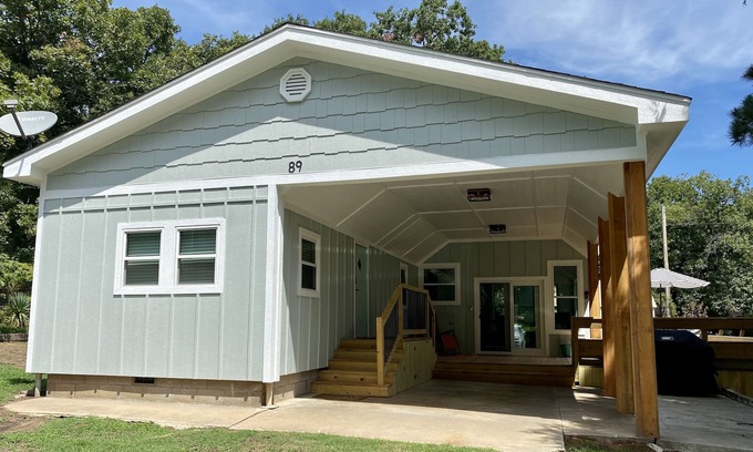 Longtown Casa | Cozy Lakeside Villa