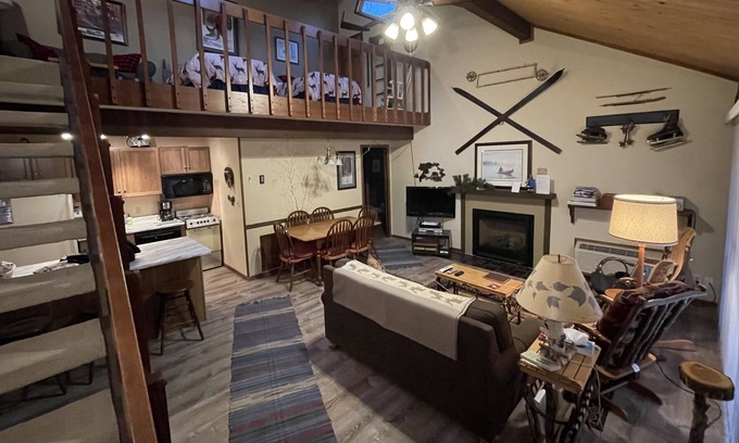 Hill City Casa | Cozy Loft at Quadna Mountain Resort!