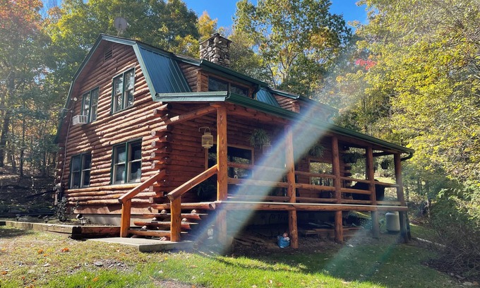 Carmel Cabina | Cozy Log Cabin Getaway