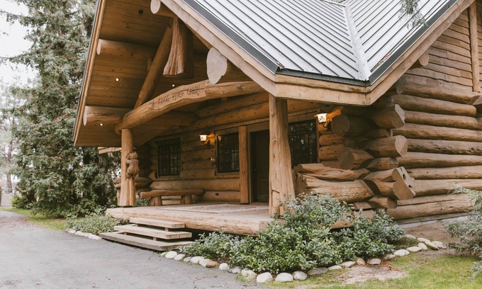 Kingsburg Cabina | Cozy Log Cabin in Kingsburg