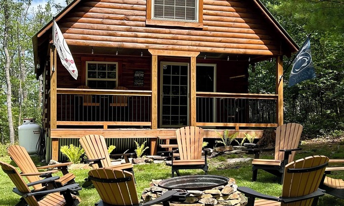 Spring Mills Cabina | Cozy Log Cabin / Penn State Football / 20 Minutes to State College, PA