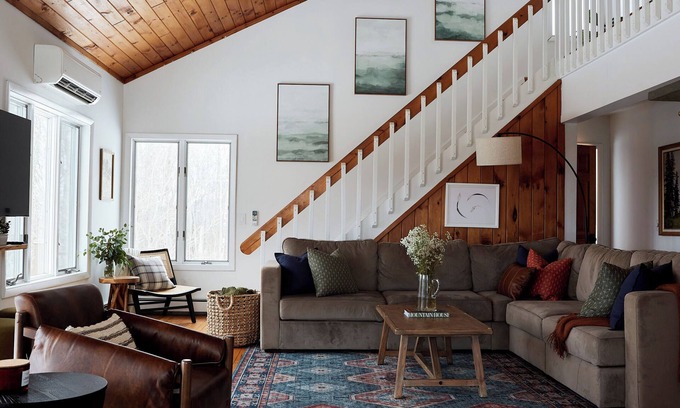 Jewett Casa | Cozy Lux Mountain Lodge-Hot Tub-Mountain Views-10min to Skiing-Windham Hunter