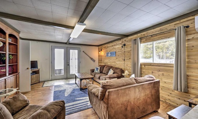Saint David Casa | Cozy Maine Lakefront Cabin Rental