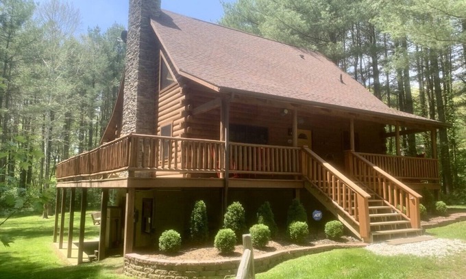 Laurelville Cabina | The Merlot Cabin-- gran cabaña familiar en Hocking Hills.