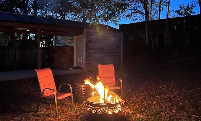 McComb Casa | Cozy Mid-century