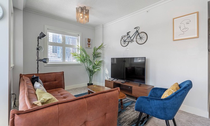 Calgary Chinatown Apartamento | Cozy & Modern 2 BR + 2 Bath Waterfront Downtown