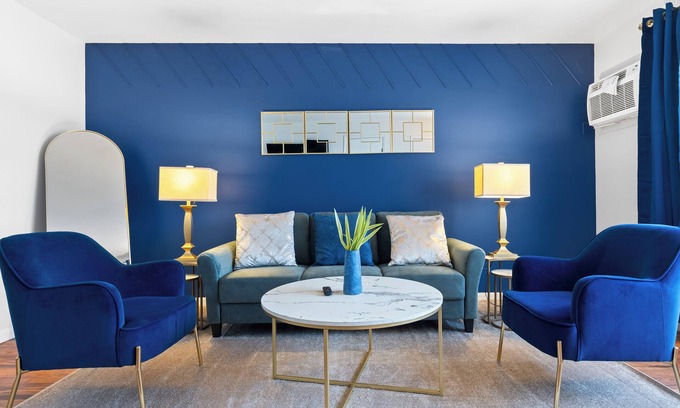 Chesterton Casa | Cozy Modern Townhome in Unbeatable Chesterton Location
