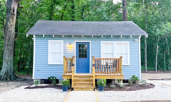 Lafayette Cabaña | Cozy, Modern Waterfront Cottage + 2.5 acres on Bayou in the Heart of Lafayette