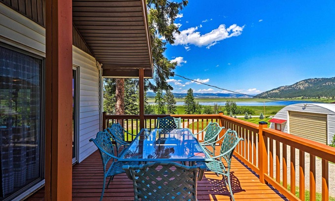 Kalispell Casa | Cozy Montana Lake View Getaway - Fish & Hike!