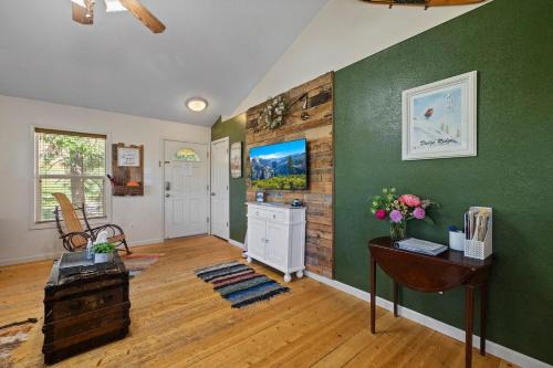 Tuolumne Casa | Cozy Mountain Cabin Yosemite Dodge Ridge Ski