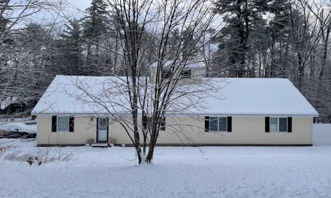 Birch Hill Casa | Cozy Mountain Getaway - Hot Tub & Game Room