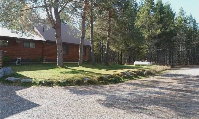 Coram Casa | “Cozy Mountain Home just 5 minutes from Glacier Park”