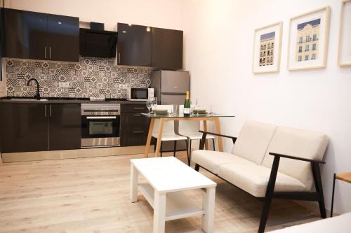 La Maternitat i Sant Ramon Apartamento | Cozy near the Barcelona Camp Nou Stadium