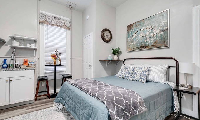 Richmond Condominio | Cozy nest/private porch/museums/free parking