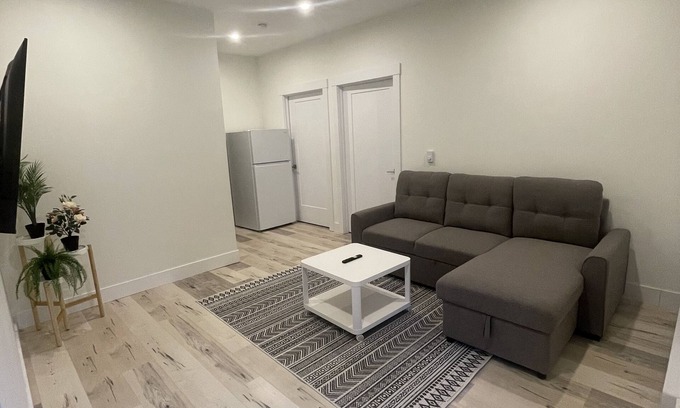 Halifax County Apartamento | Cozy new basement apartment with lake view