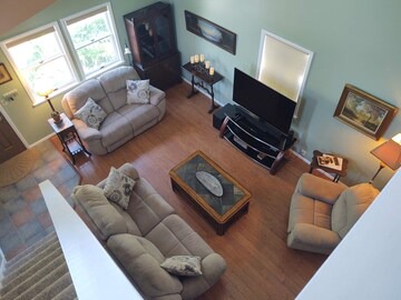 West Irondequoit Casa | Cozy Newly Renovated Lake House \ Short Walk To Quiet Beach On Lake Ontario