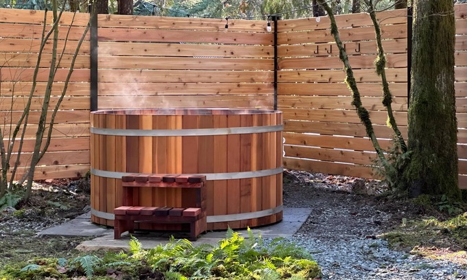 Skykomish Cabina | Cozy Nordic style cabin with cedar barrel hot tub