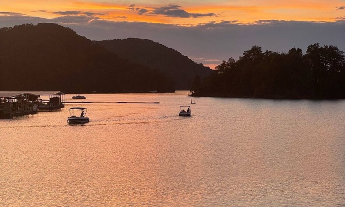 Maynardville Cabaña | Cozy Norris Lakefront Cottage with Private Boat Dock @ Hickory Star Marina