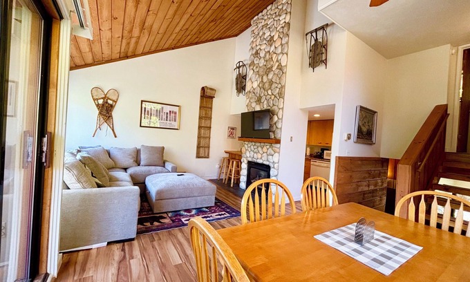 Lincoln Casa | Cozy Oasis With Loon Mountain Views + Ski Shuttle