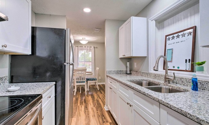 Historic District Casa | Cozy Ocala Home w/ Porch < 1 Mi to Downtown!