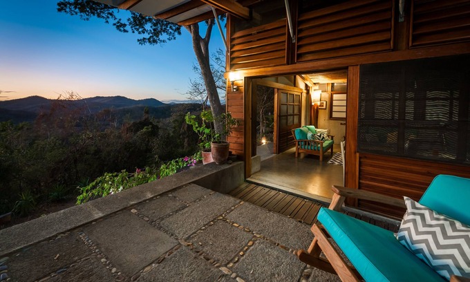 San Juan del Sur Villa | Elegante villa con vista al mar ubicada en el dosel de la jungla en SJDS